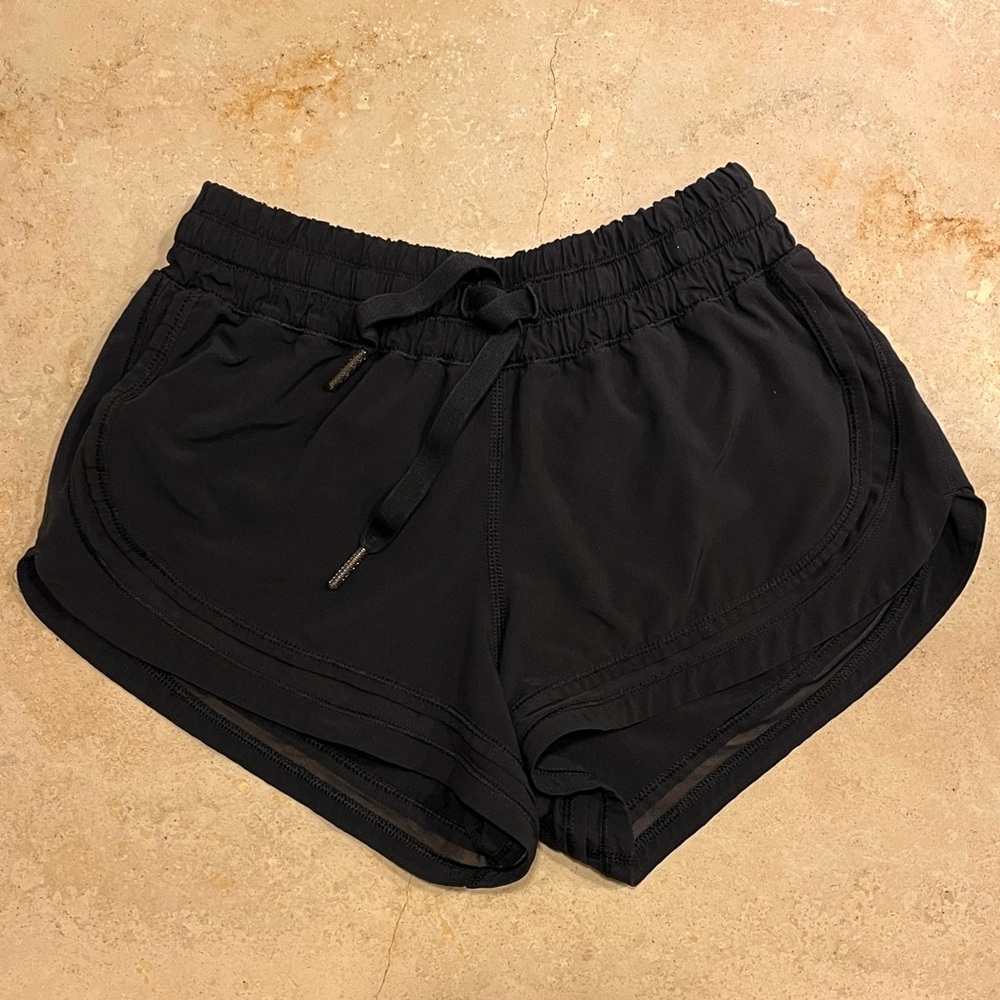 Lululemon black LR drawstring 2.5" sz 2 GUC